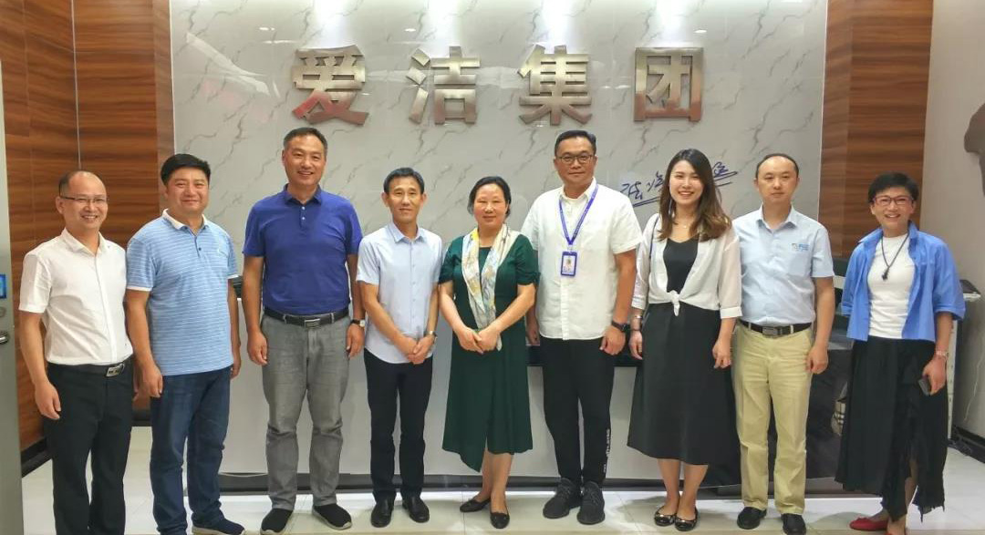 家潔藝張總參加武漢市清潔行業(yè)調(diào)研座談會