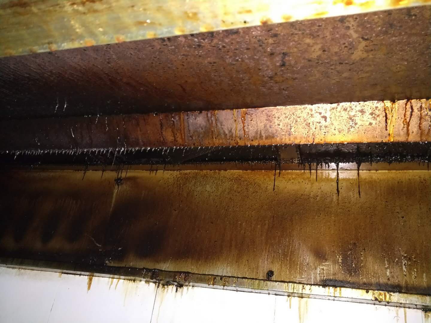 家潔藝會員大型油煙管道清洗中