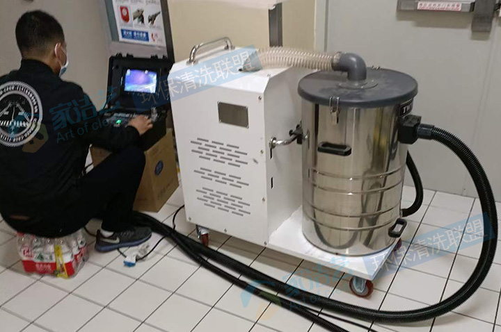 中央空調(diào)管道清洗機(jī)器人